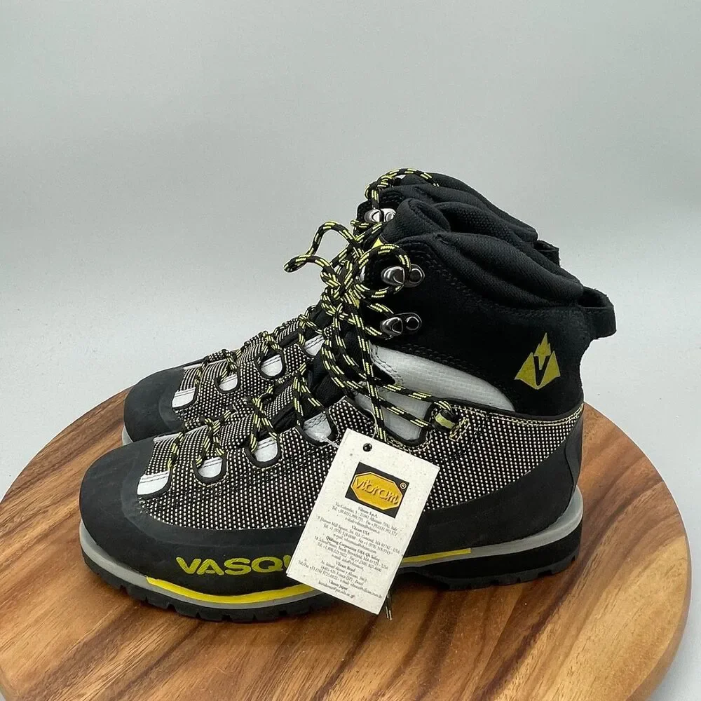 Vasque M-Finity Boots Mens Size 8 M Mountaineering Trail Hiking Walking Vibram
